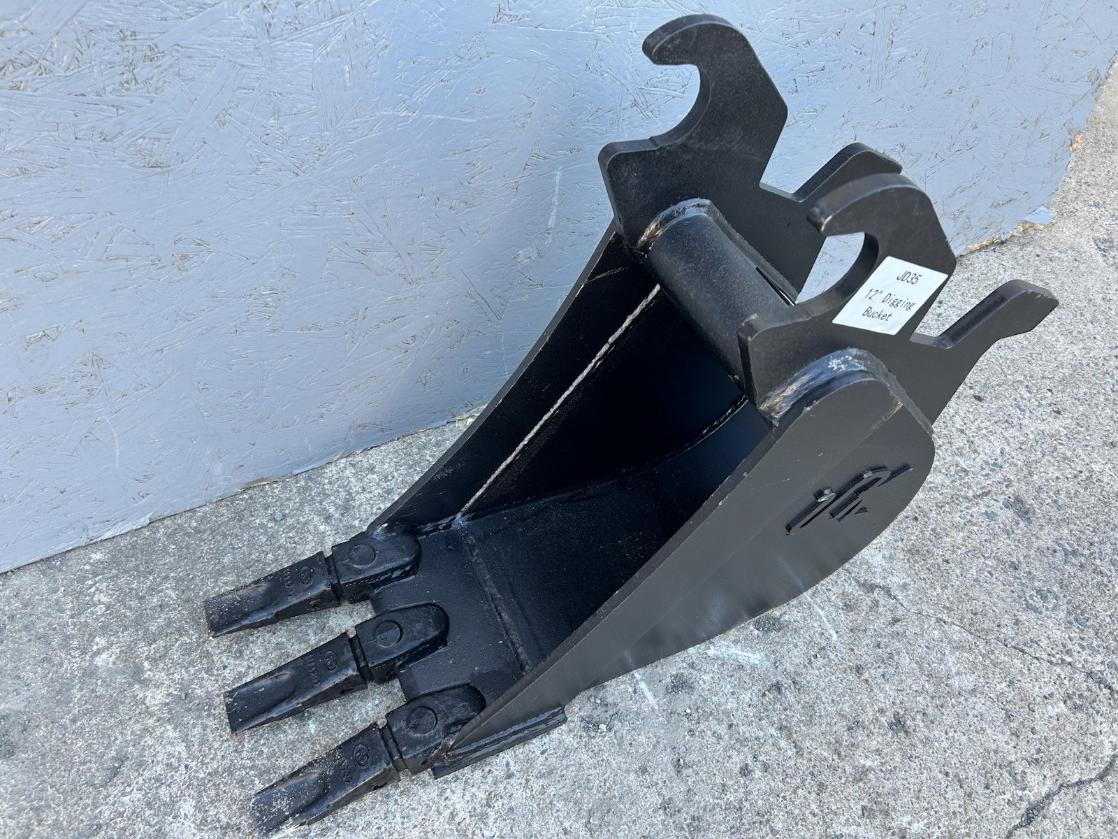 JD35 12” Digging Bucket