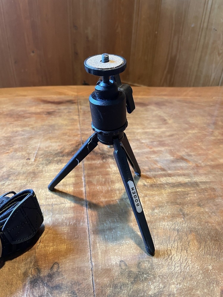 BOGEN Camera Tripod Stand With Camera Straps 