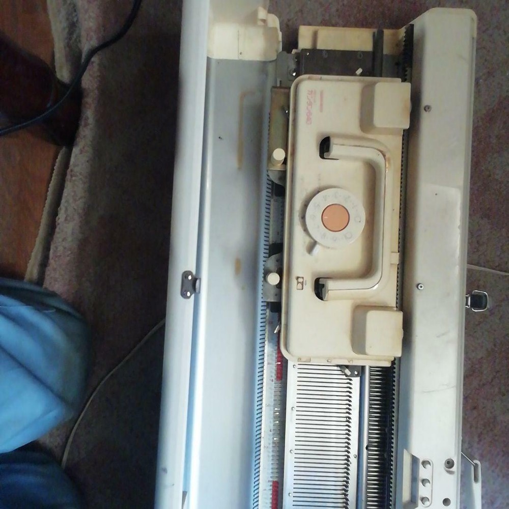SILVER REED Knitting SK-640 Machine