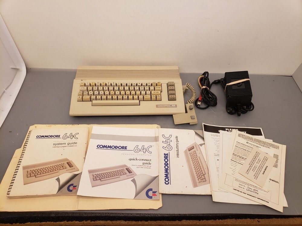 Vintage Commodore 64C Console Home Personal Computer w/ accessories ***Tested