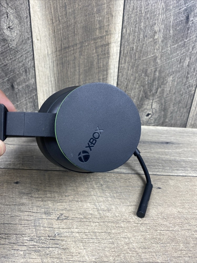 Microsoft Xbox Wireless Headset - Black ⚠️mic Got Damaged ⚠️working