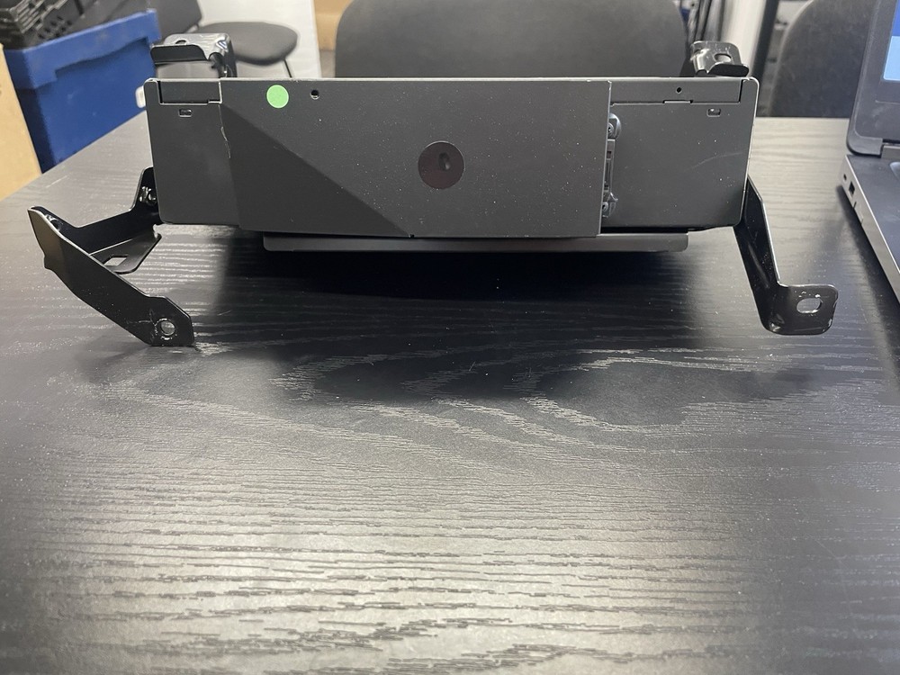 BMW E81 E87 E90 E91 E92 6-DISC CD CHANGER WITH MAGAZINE & BRACKET 9181326