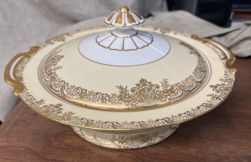 Noritake Galavan Covered Vegetable Bowl 10"