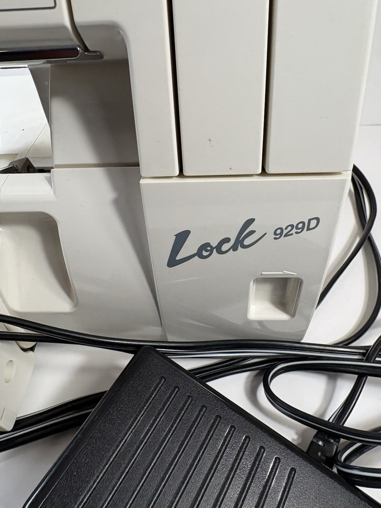 Brother Lock 929D Serger Overlock Sewing Machine w/ Pedal