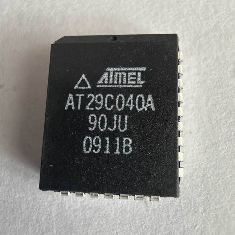 Atmel AT29C040A Memory IC