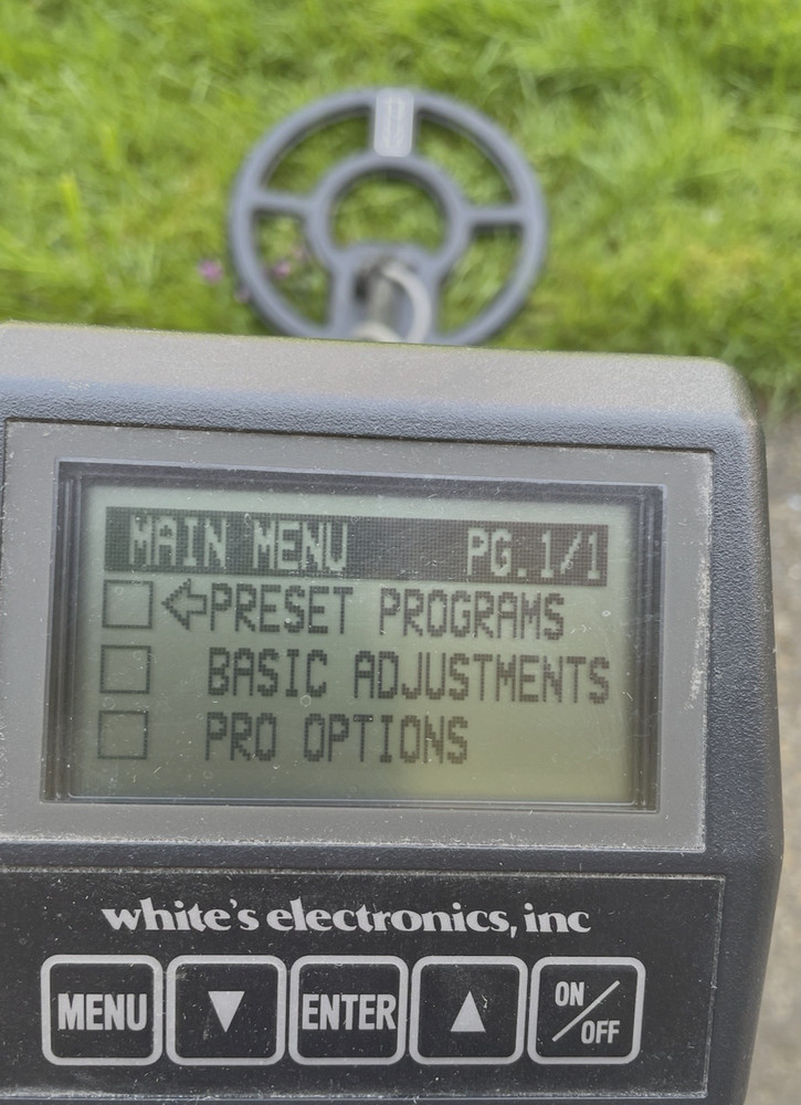 Whites DFX 300 Metal Detector.