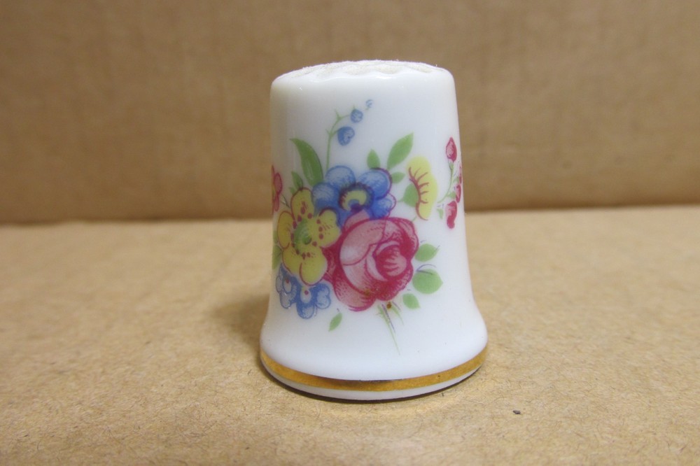 MOTHER PORCELAIN SOUVENIR THIMBLE