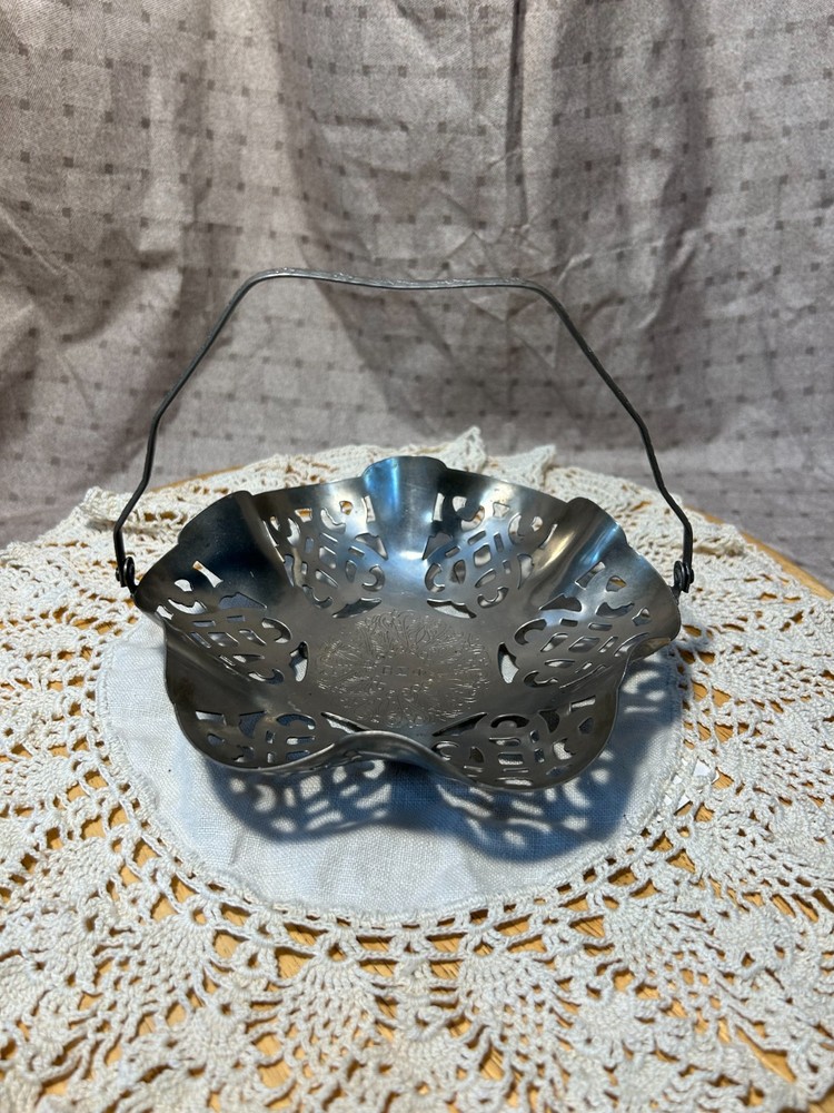 LOVELACE CANDY DISH HINGED HANDLE SILVER PLATE