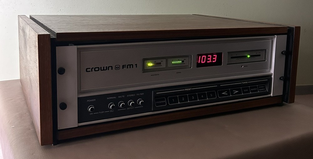 CROWN FM1 STEREO TUNER NICE