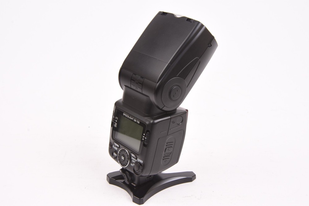 NIkon SB-700 Hot Shoe Mount Digital Camera Flash Unit #T-05957