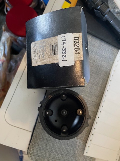 174-3321 03 204 Bosch Distributor Cap