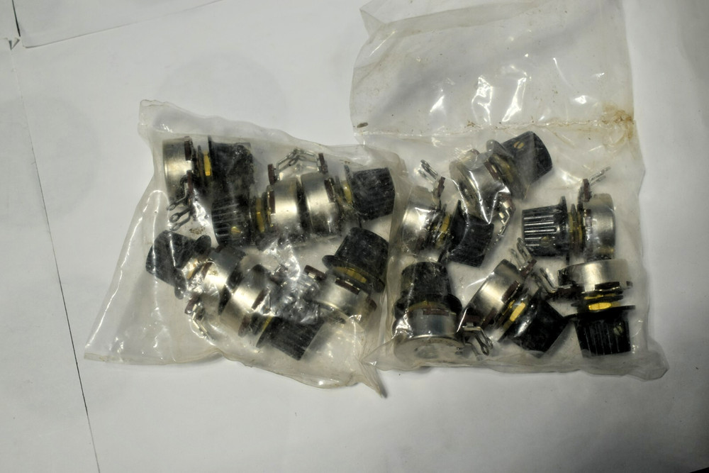 vtg.6 NOS control knobs. p- 1500 -90 - 1377706 Amplifier? needs Solder CONECTION