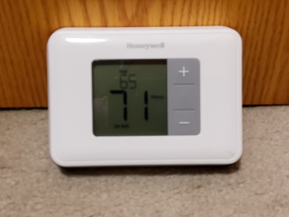 Honeywell RTH5160D1003 Simple Display Non-Programmable Thermostat EUC