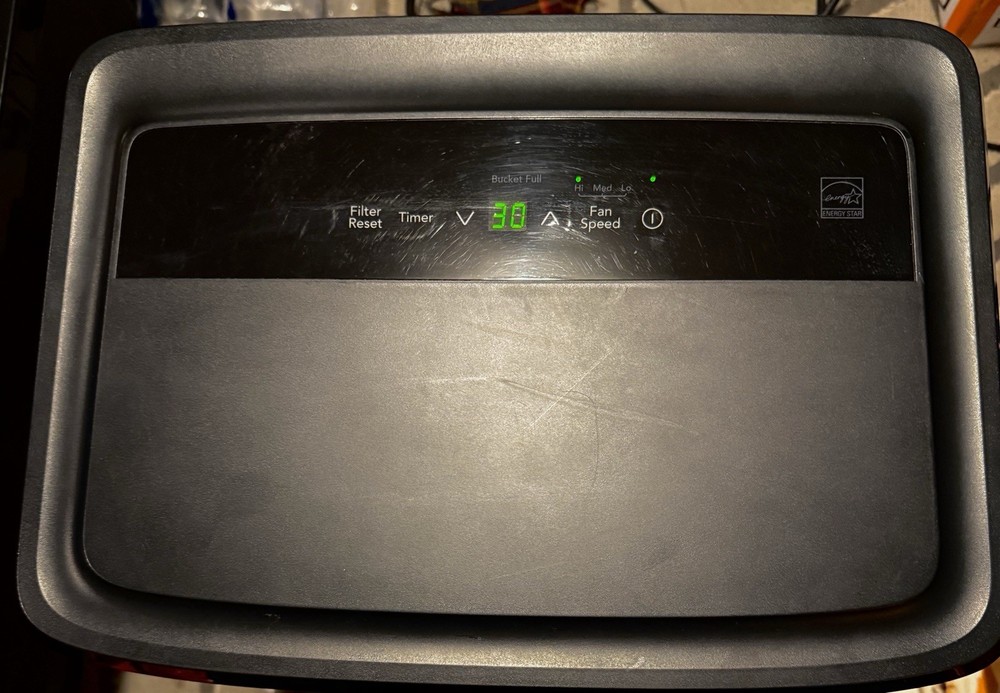 FRIGIDAIRE DEHUMIDIFIER FFAD2233W1 22-Pint Digital Timer Tested & Working