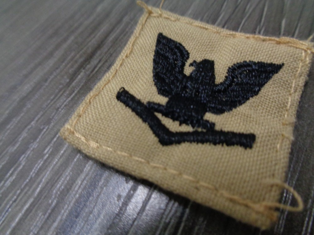 DESERT TAN USN SEABEE E4 PETTY OFFICER 3RD CLASS CAP DEVICE PATCH USED