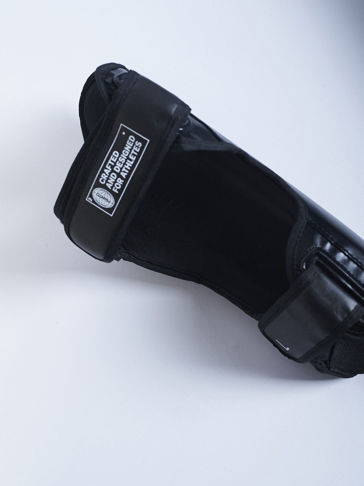 MANTO Tibia protectors Impact Black