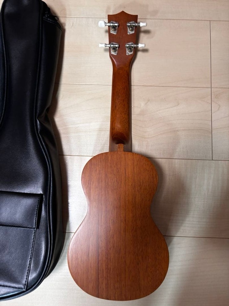 Famous FS-1G Ukulele Soprano