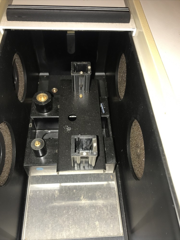 Hitachi U-2010 Spectrophotometer