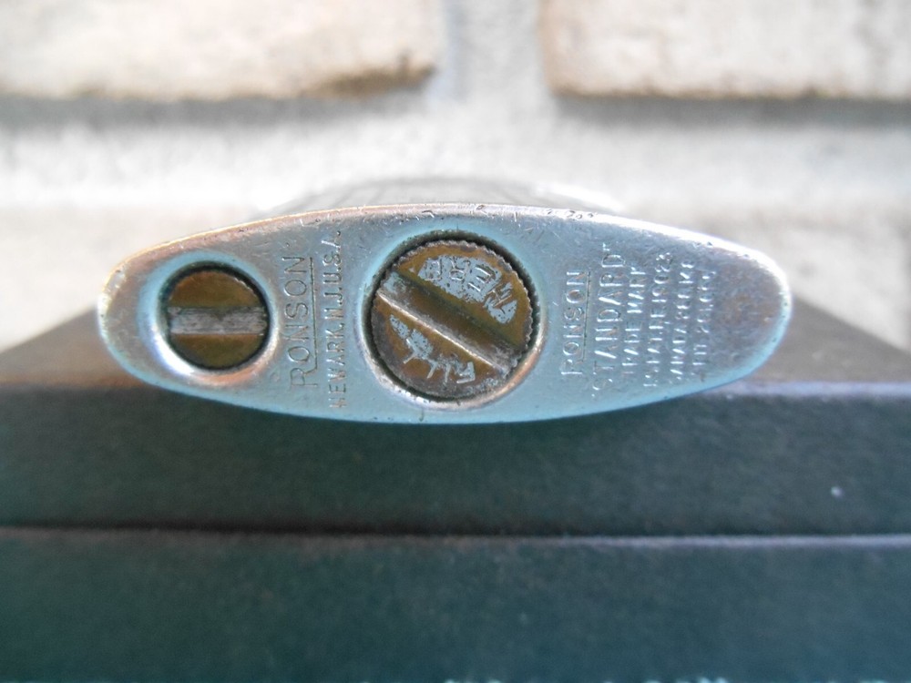 Vintage Ronson STANDARD OVAL AUTOMATIC CIGARETTE LIGHTER. NO WORK, SOLD AS-IS!