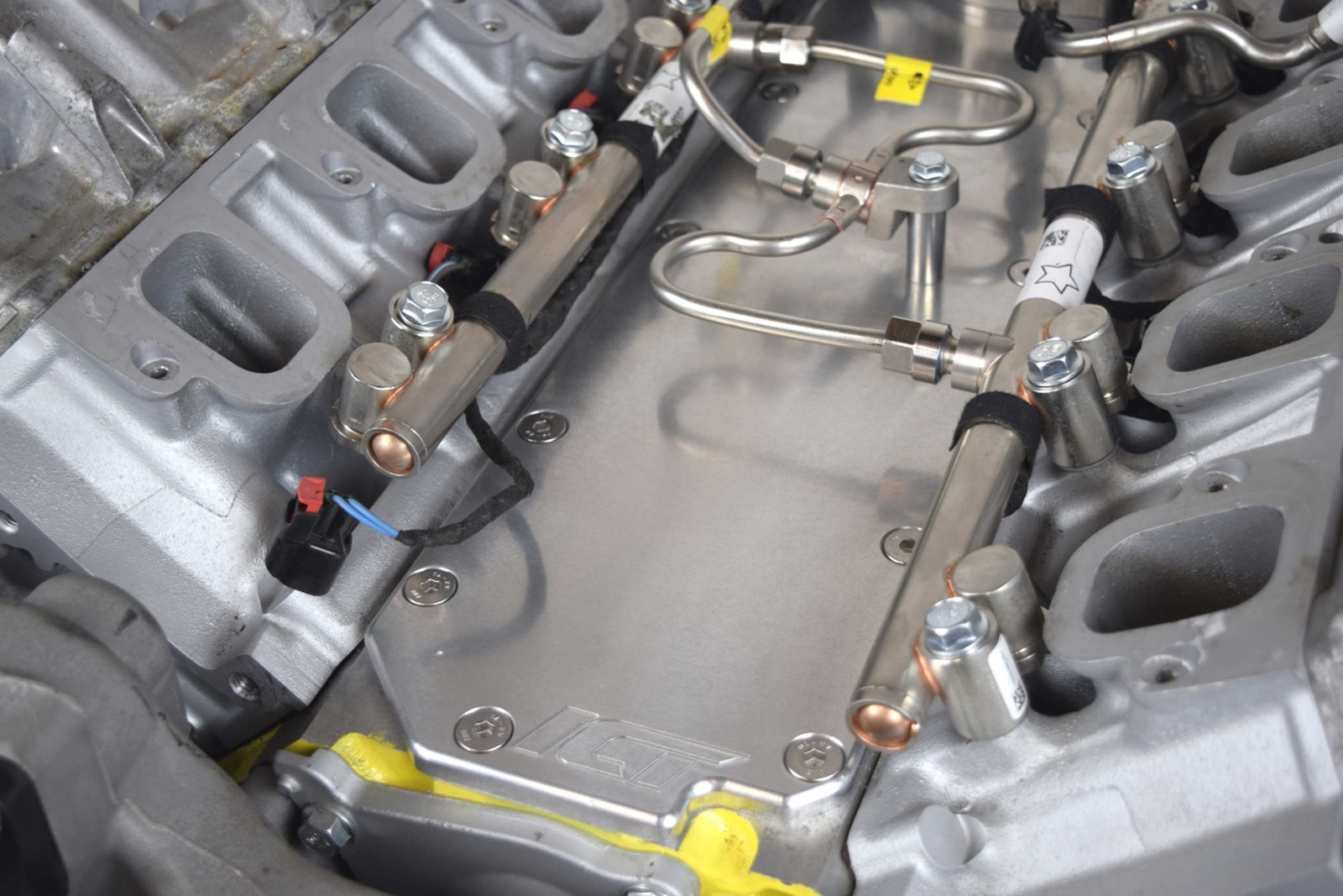 Gen 5 LT1 2014 to 2018 Valley Cover Pan LT Lifter Valley Plate O-ringed