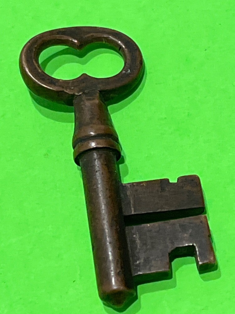 RARE 1800s handsome bronze brass double bit key 101124eB@