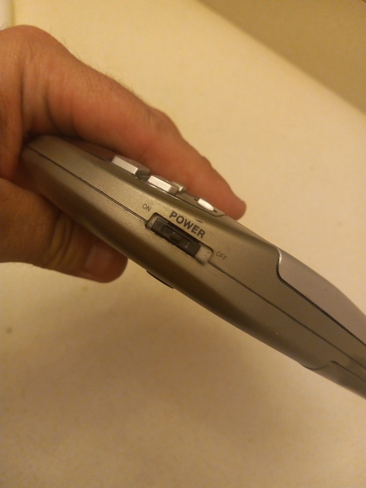 Classic CD Walkman Portable CD player Model CL160 - Works - Display doesnt work