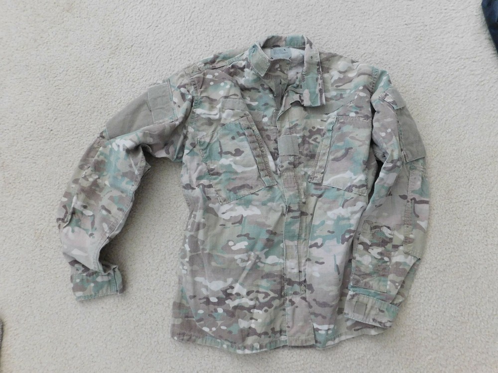 US ARMY  MULTICAM FLAME RESISTANT TOP COAT SIZE MEDIUM - REG