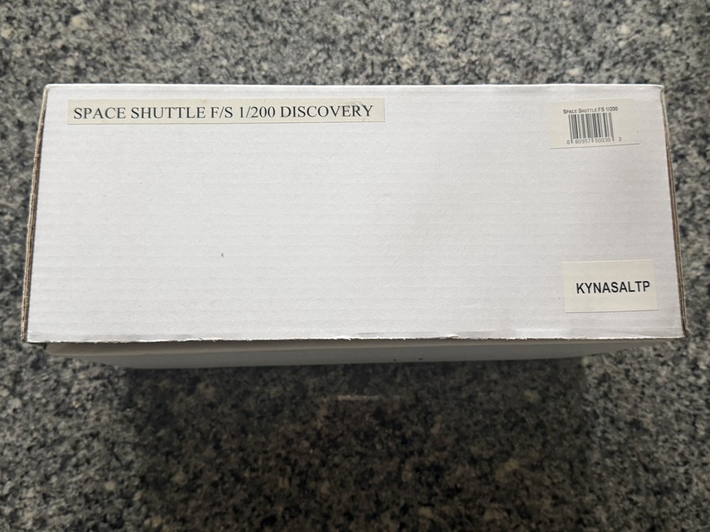 Executive Series NASA Space Shuttle (Discovery) Orbiter Full Stack 1/200 Scale