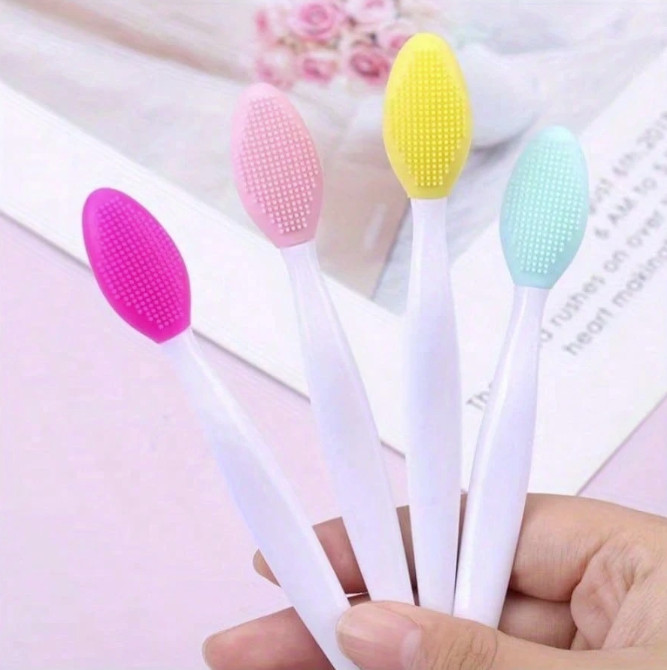 1pcs Silicone Face Wash Brush Head – Deep Exfoliation & Blackhead Removal - NEW