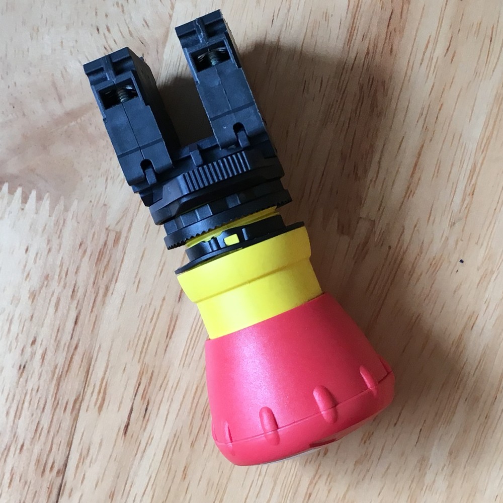 1PC New Emergency Stop Button Switch 800FP-MT44PX02 2NC