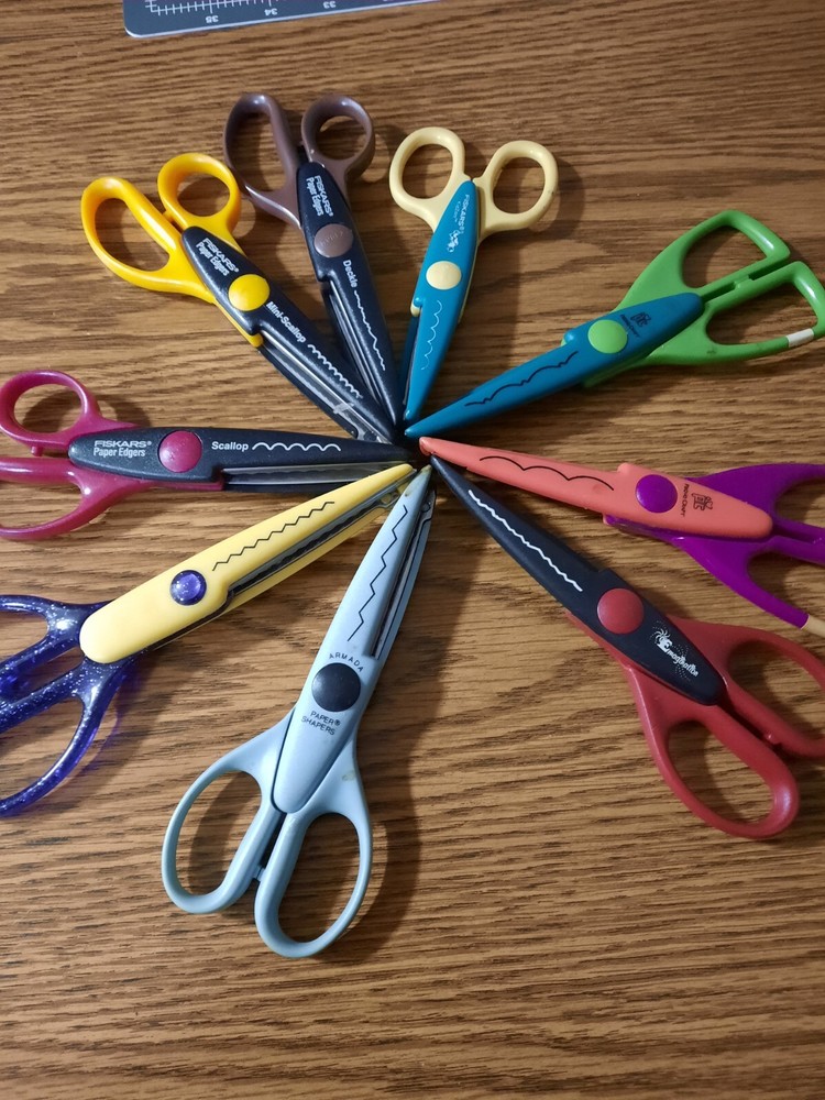 Scrapbooking Decorative Edge Scissors 9 Pr. Various Makes And Sizes