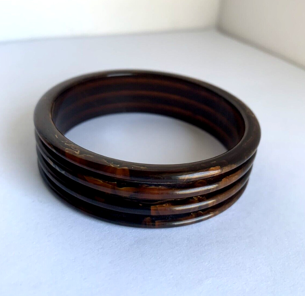 Vintage Bakelite Bangle Bracelet Carved in Ring Pattern Marbled Brown Color