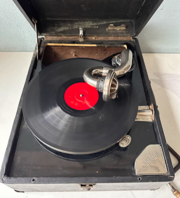 1pcs Victory brand antique phonograph