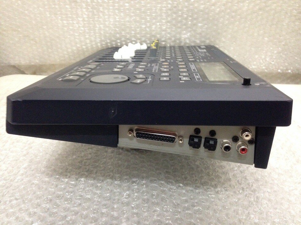 Korg D8 digital multitrack recorder { UNTESTED }