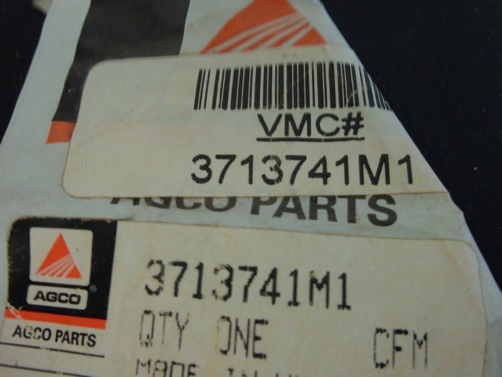 AGCO- PLUG  - 3713741M1          BX1ARLINGTON