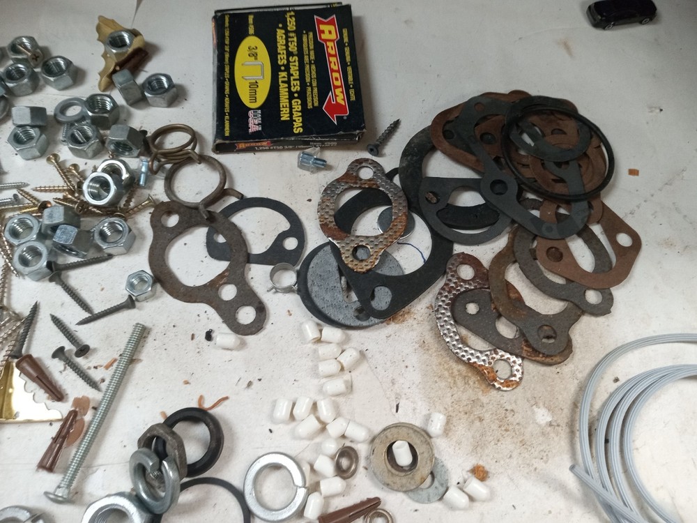 HUGE LOT MISCELLANEOS HARDWARE,ROUTER BITS,TAPPING BITS,NUTS, BOLTS,WASHERS ++++