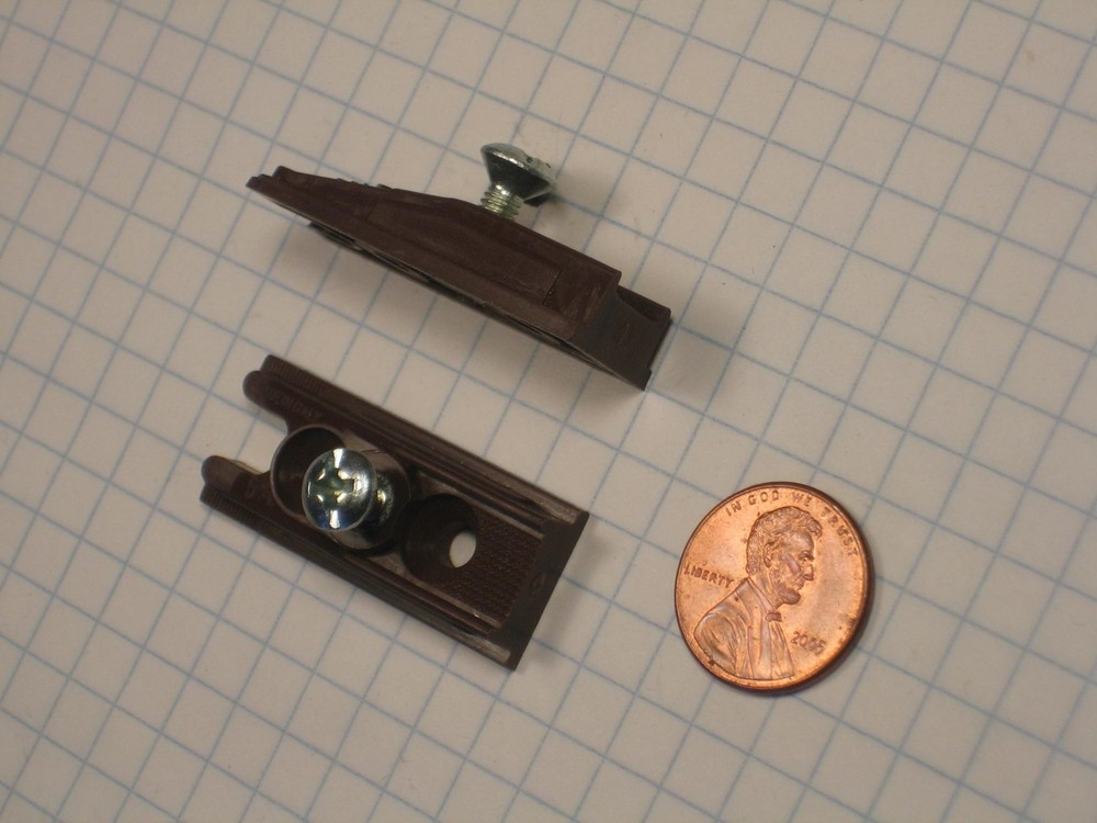 SALICE #B005A/2 STRAIGHT MOUNTING PLATE, BROWN PLASTIC, 2mm THICKNESS,