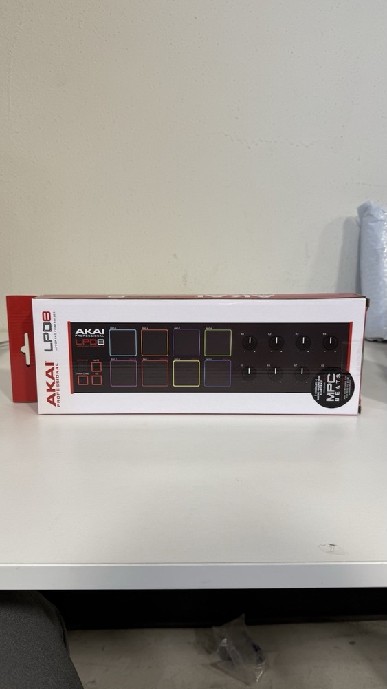 Akai Professional LPD8 MIDI Pad Controller 8 Pads 8 Knobs USB Compatible