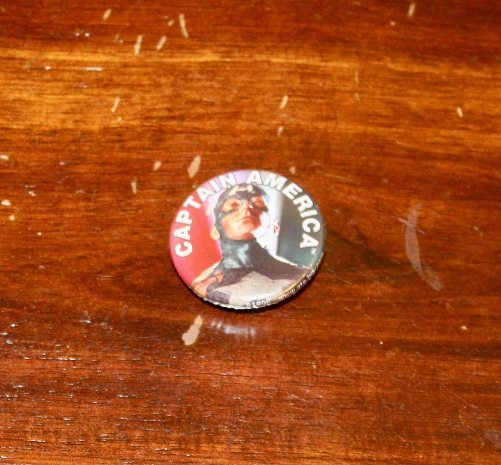 SDCC MARVEL CAPTAIN AMERICA BUTTON