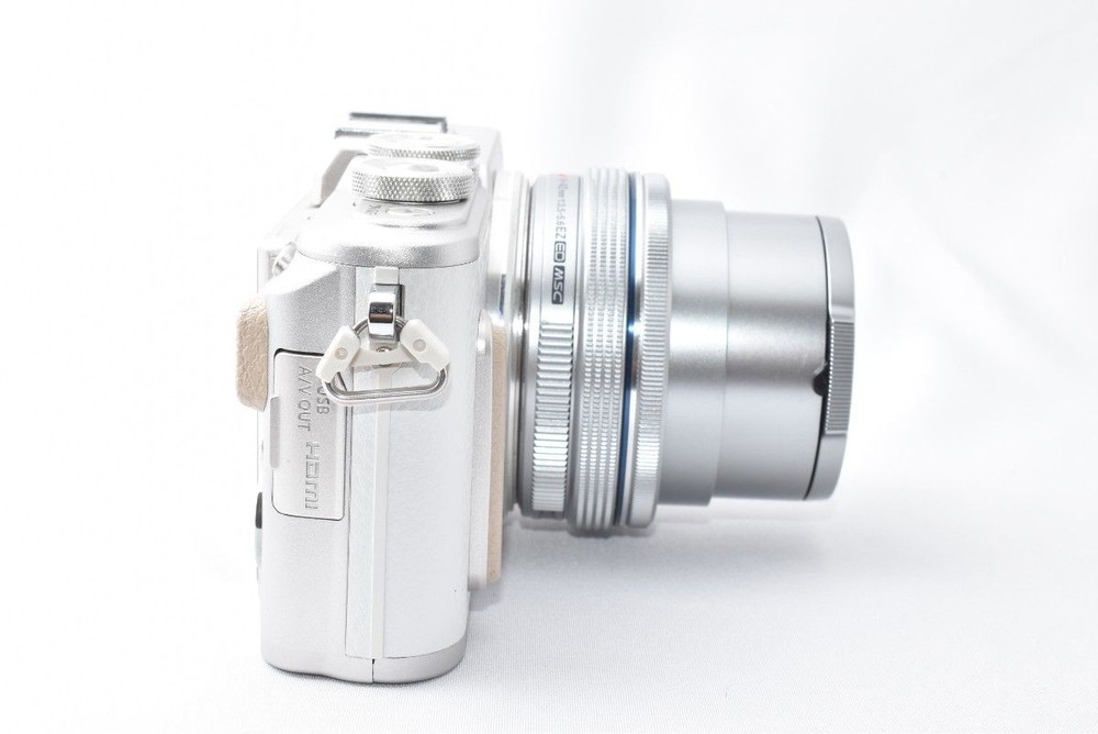 OLYMPUS PEN E-PL8 White Lens Kit