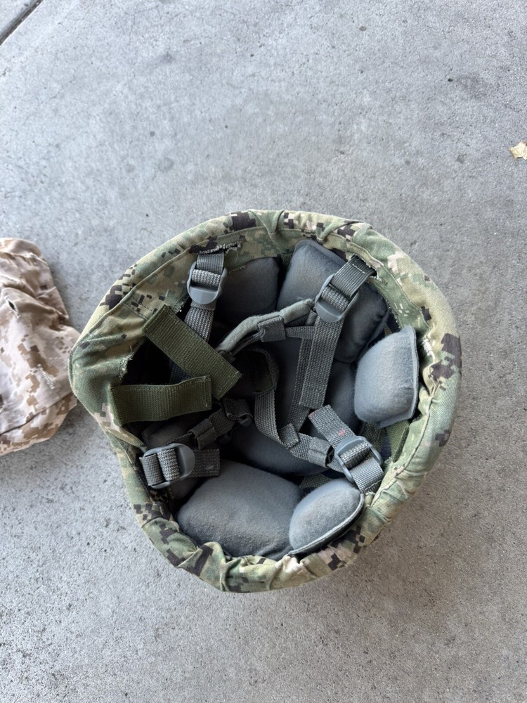 Gentex USGI Ballistic Advanced Combat Helmet Medium w/ AOR1 & AOR2 Covers