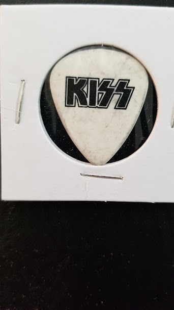 KISS / ACE FREHLEY - VINTAGE ORIGINAL OLD TOUR CONCERT GUITAR PICK