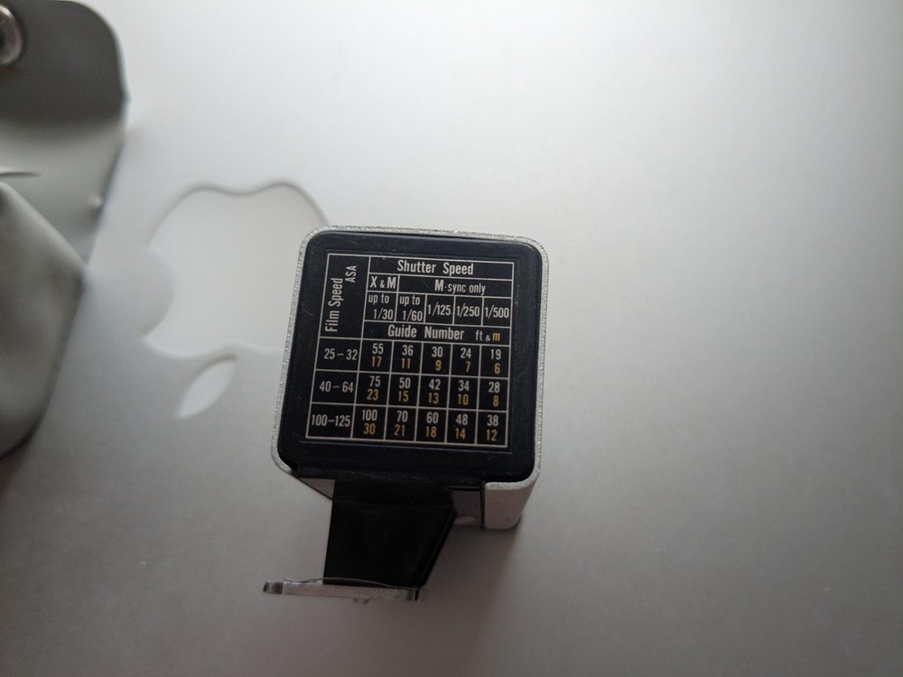 Konice vintage 1960's flash cube flash??