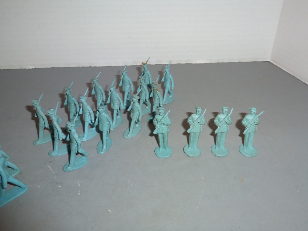 MARX 40mm PLAYSET MARINES 28 COUNT