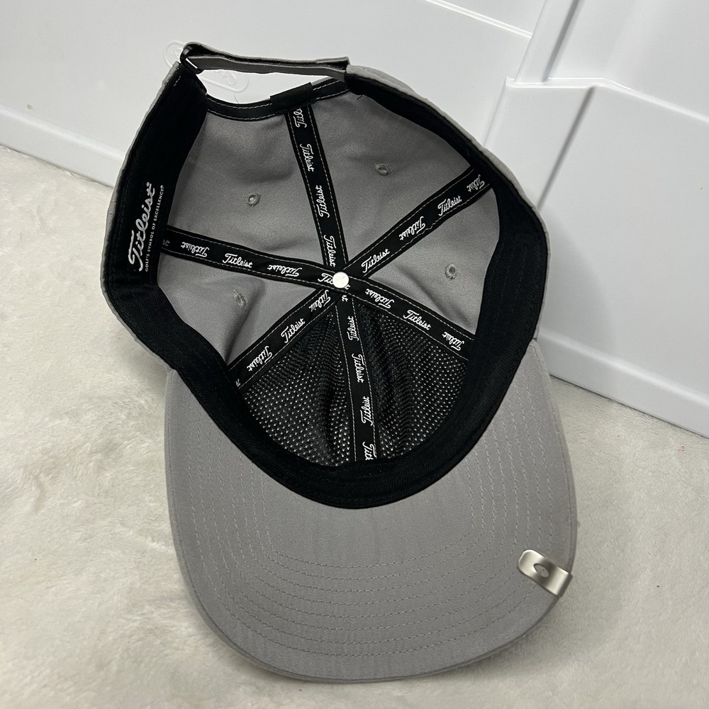Titleist Hat Cap Strapback One SIze Grey Adjustable Golf Hat Lightweight Logo