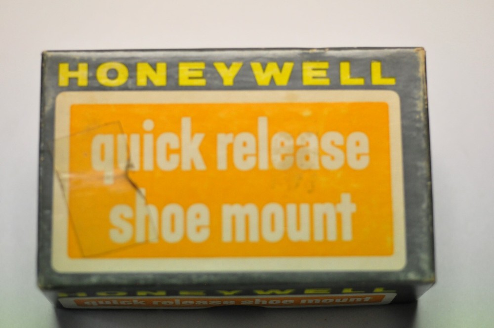 Honeywell Cat. No.366 quick release shoe mount.
