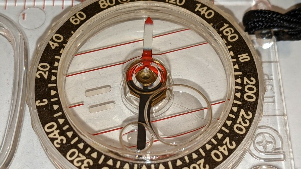VINTAGE RUSSIAN COMPASS WITH BOX