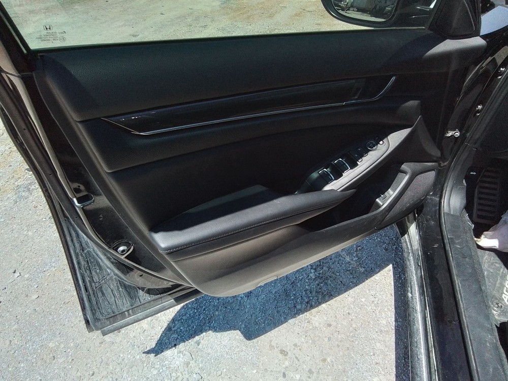 2018-2022 Honda Accord Front 8" Display Screen w/o Navigation