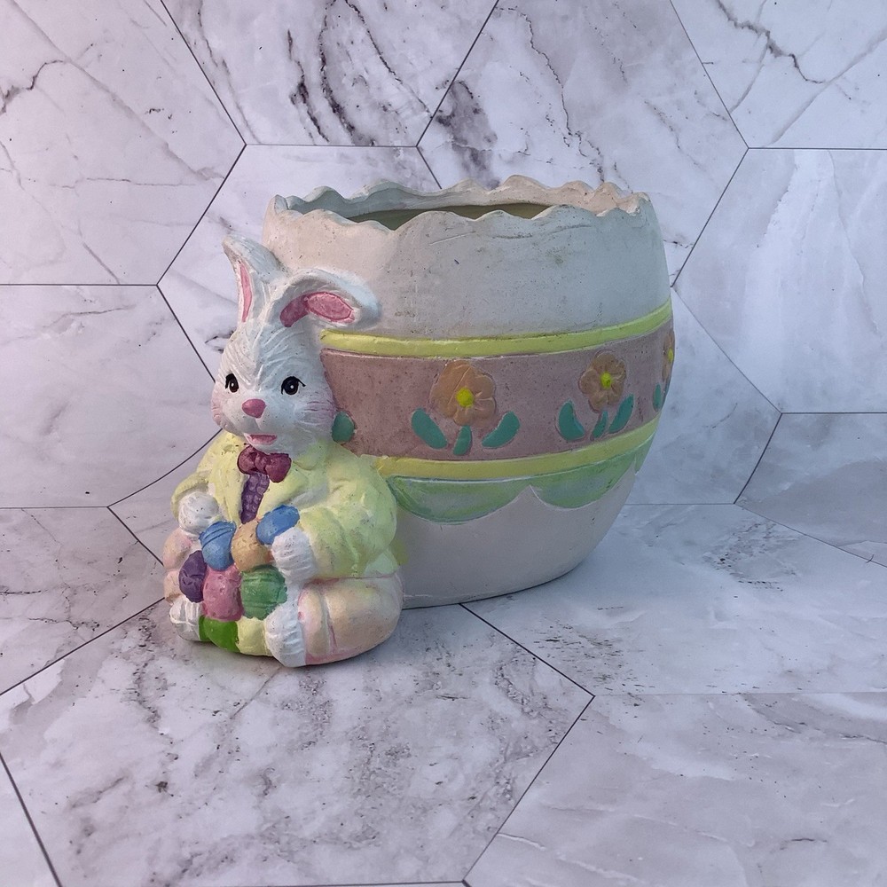 Vintage Ceramic Easter Bunny Planter/Candy Holder*3.75”H*