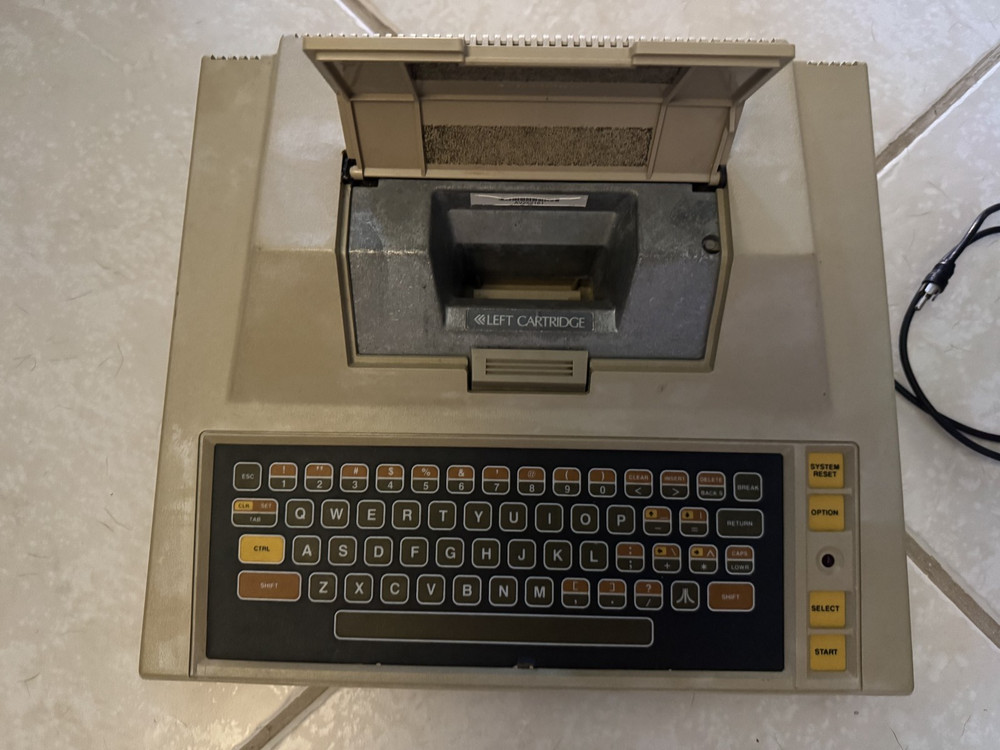Atari 400 Computer System - Working, comes with PSU